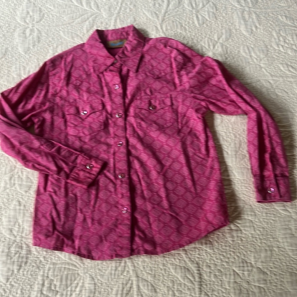 Show shirt with rhinestone snaps